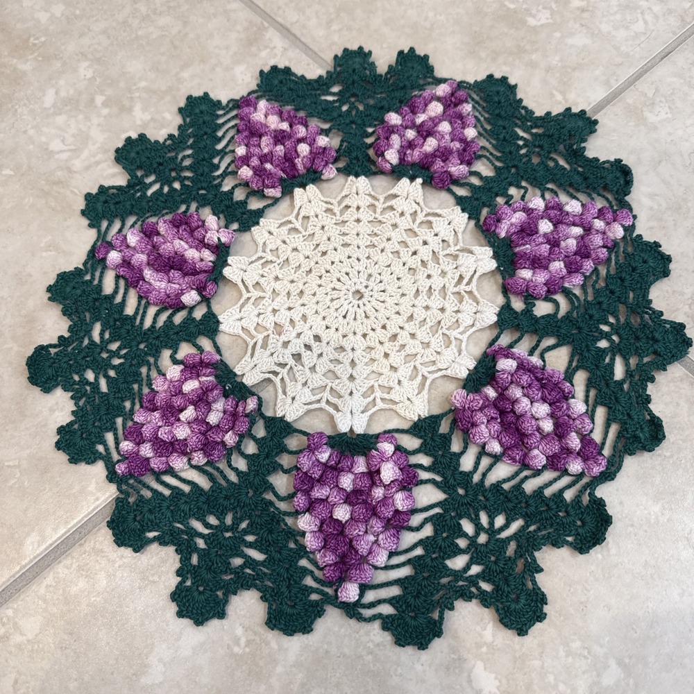 Beautiful Vintage Hand Crocheted Doily Variegated Purple‎ 3D Grape Clusters 14"